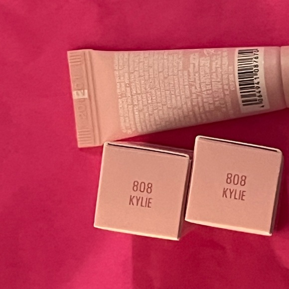 Kylie Cosmetics Kylie 808 Matte Liquid Lipstick & Clarifying Gel Cream - Picture 3 of 4